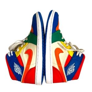 Nike Air Jordan 1 SneakersRetro Mid SE Multi Color 2022 DN3738-400 Size 5.5 RARE